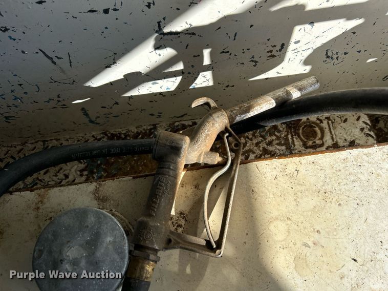 image for item KH9578 2000 Freightliner  FL70 utility / service truck