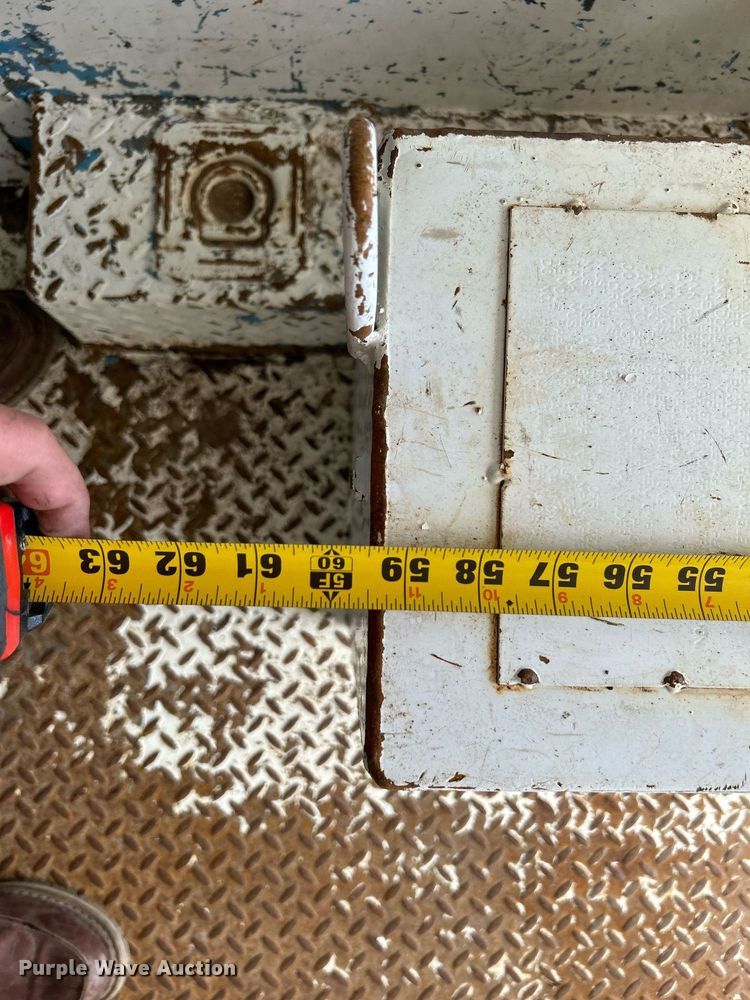 image for item KH9578 2000 Freightliner  FL70 utility / service truck