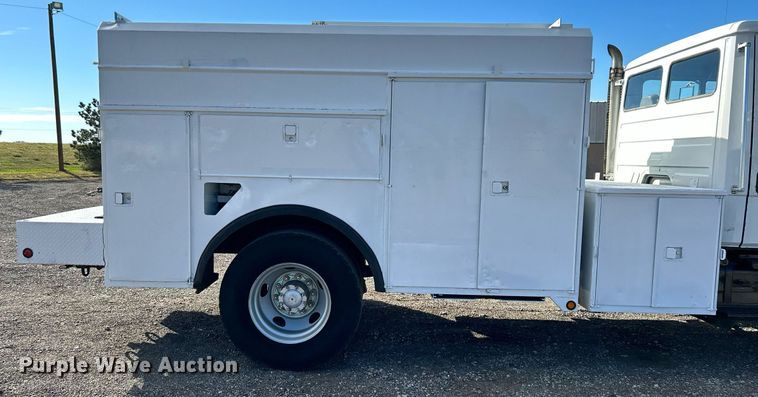 image for item KH9578 2000 Freightliner  FL70 utility / service truck