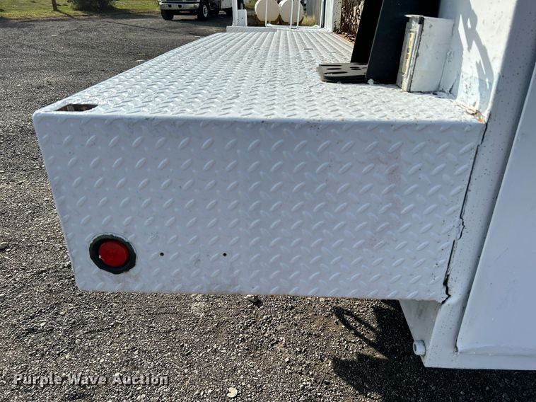 image for item KH9578 2000 Freightliner  FL70 utility / service truck