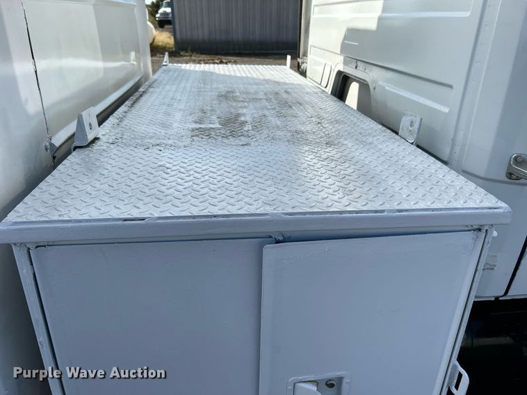 image for item KH9578 2000 Freightliner  FL70 utility / service truck