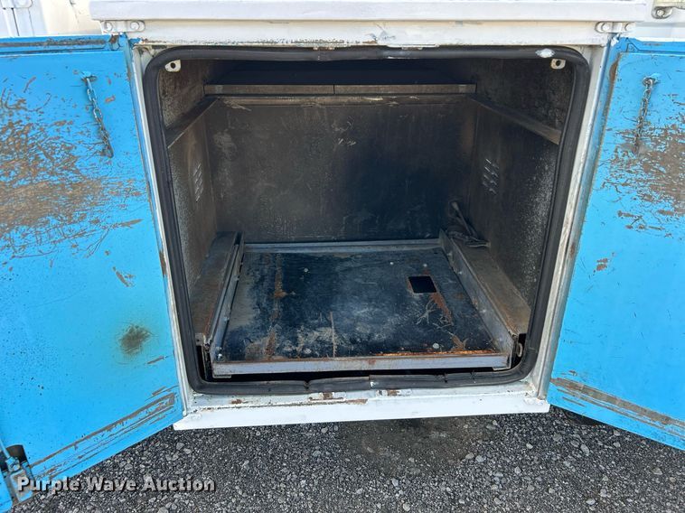 image for item KH9578 2000 Freightliner  FL70 utility / service truck