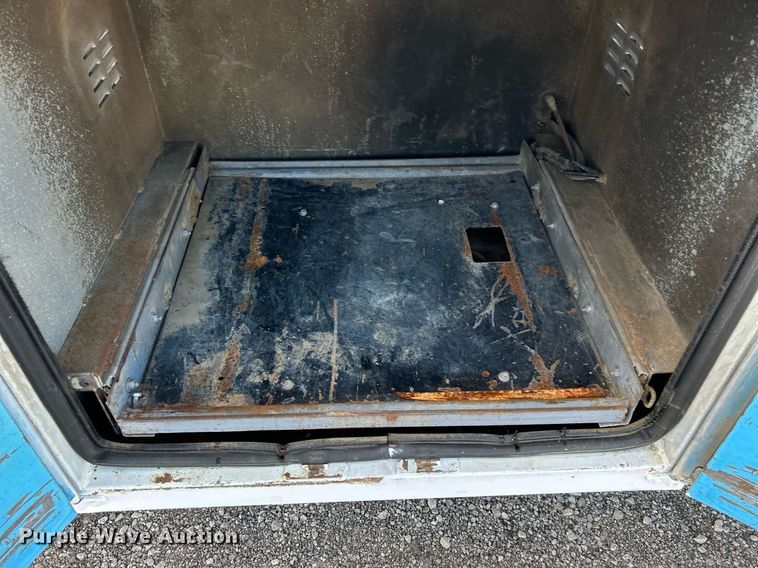 image for item KH9578 2000 Freightliner  FL70 utility / service truck