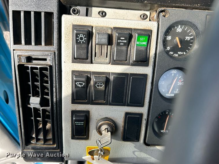 image for item KH9578 2000 Freightliner  FL70 utility / service truck