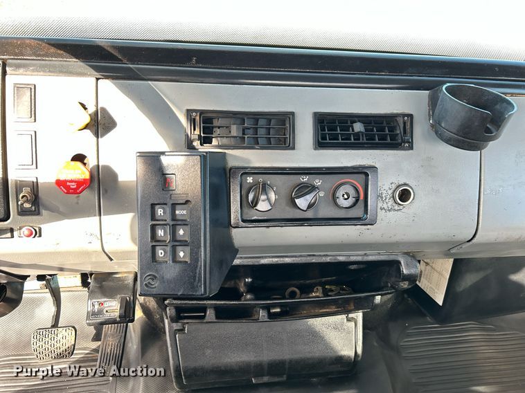 image for item KH9578 2000 Freightliner  FL70 utility / service truck