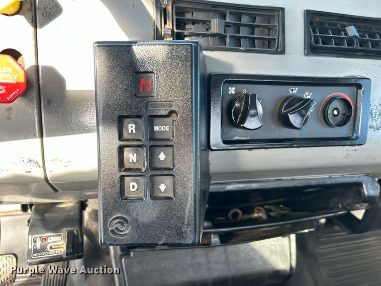 image for item KH9578 2000 Freightliner  FL70 utility / service truck