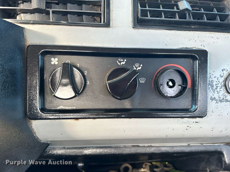 image for item KH9578 2000 Freightliner  FL70 utility / service truck