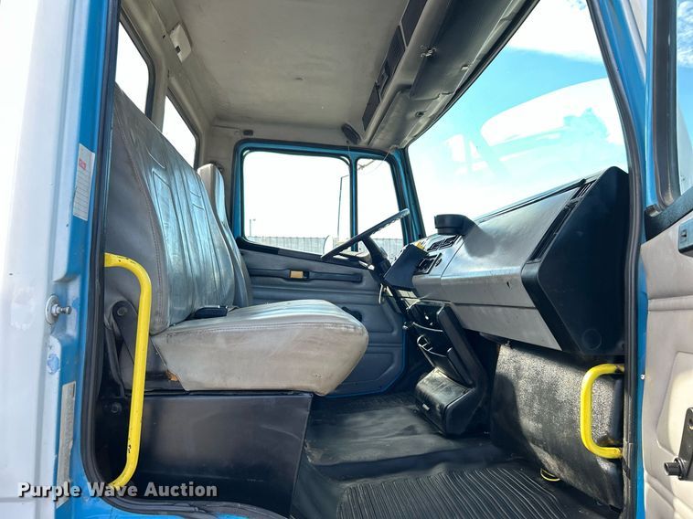 image for item KH9578 2000 Freightliner  FL70 utility / service truck