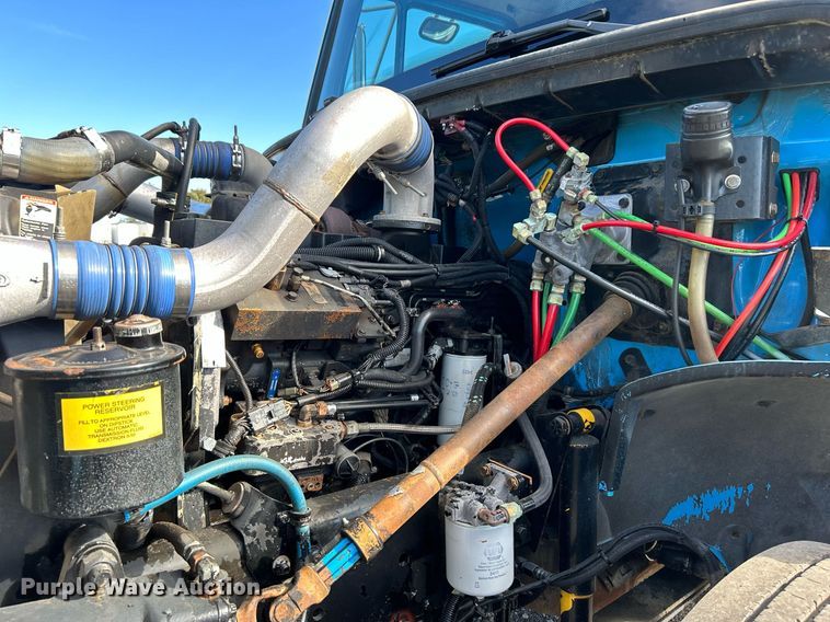 image for item KH9578 2000 Freightliner  FL70 utility / service truck