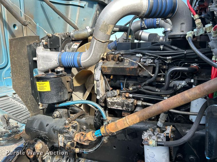 image for item KH9578 2000 Freightliner  FL70 utility / service truck