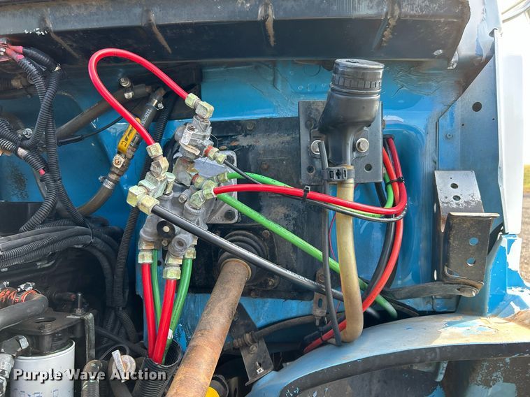 image for item KH9578 2000 Freightliner  FL70 utility / service truck