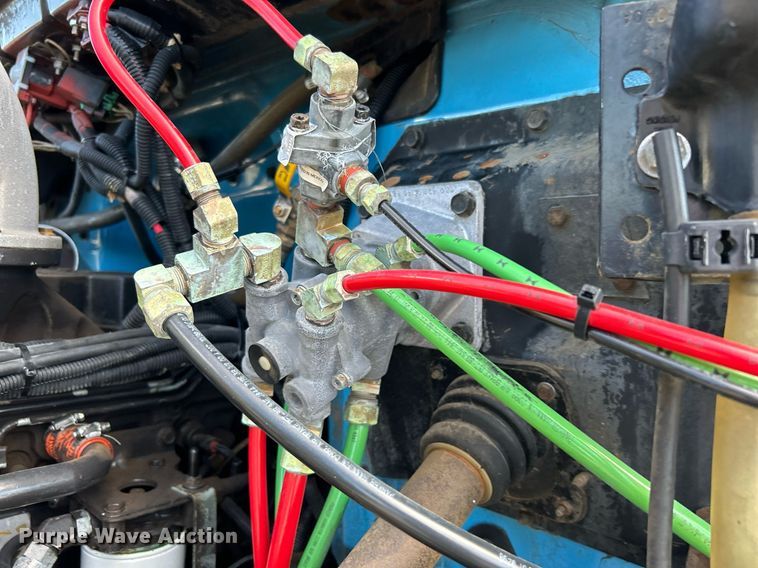 image for item KH9578 2000 Freightliner  FL70 utility / service truck