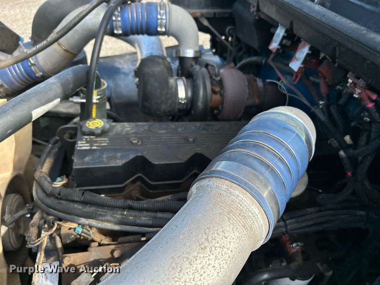 image for item KH9578 2000 Freightliner  FL70 utility / service truck