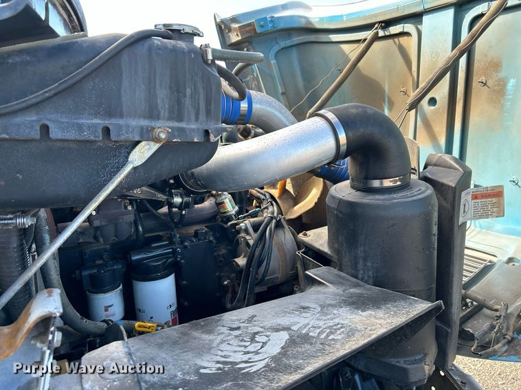 image for item KH9578 2000 Freightliner  FL70 utility / service truck