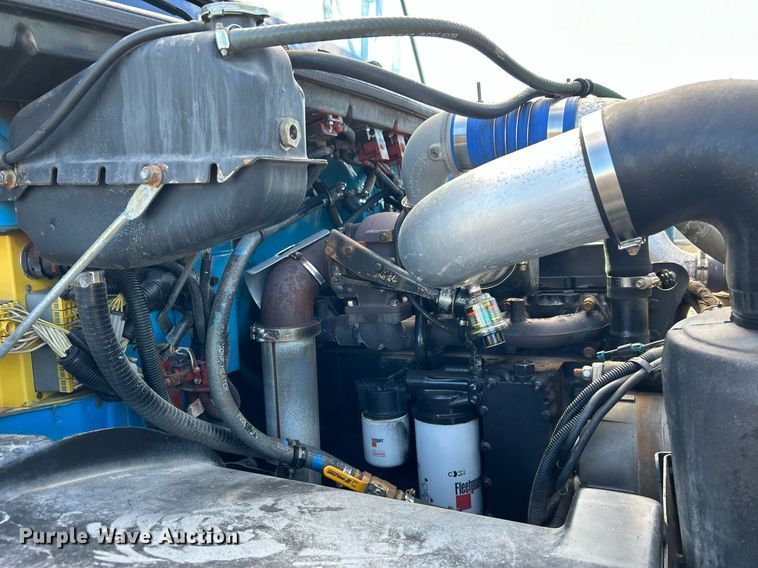 image for item KH9578 2000 Freightliner  FL70 utility / service truck