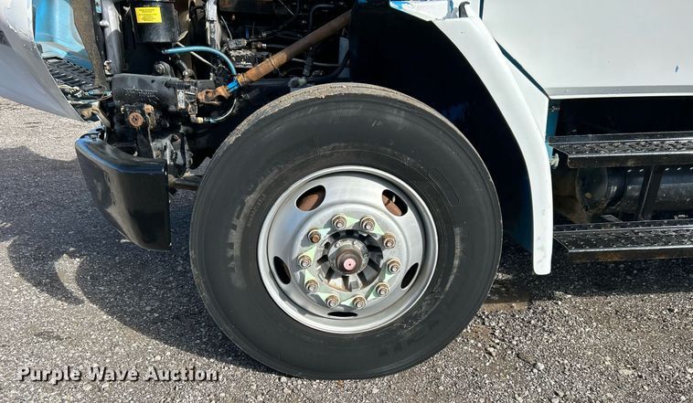 image for item KH9578 2000 Freightliner  FL70 utility / service truck