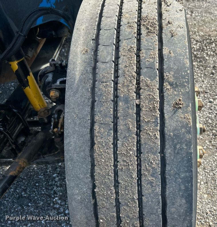 image for item KH9578 2000 Freightliner  FL70 utility / service truck