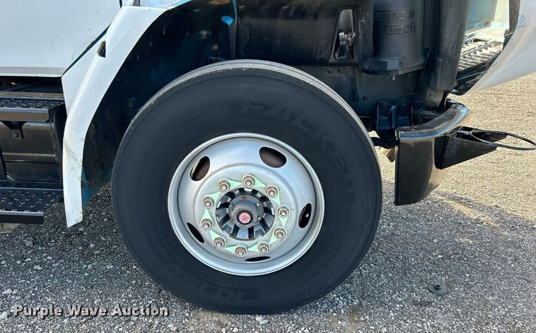 image for item KH9578 2000 Freightliner  FL70 utility / service truck