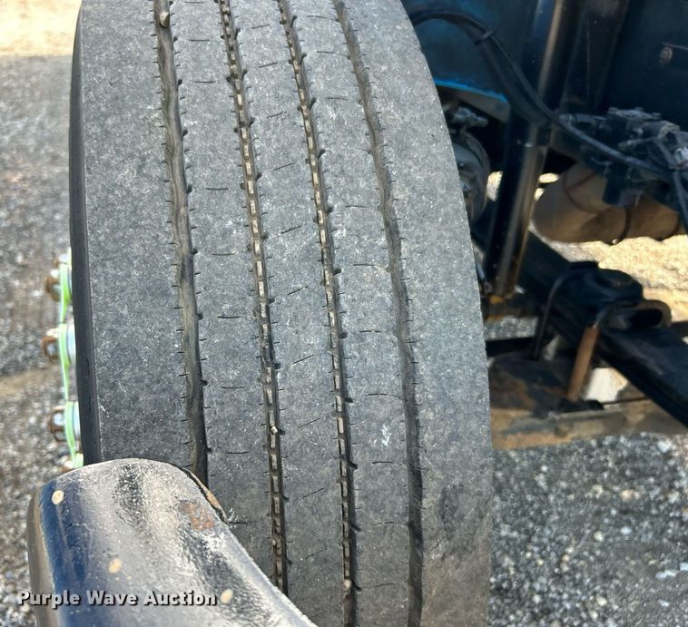 image for item KH9578 2000 Freightliner  FL70 utility / service truck