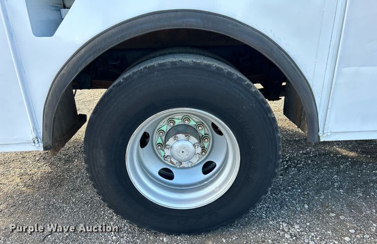 image for item KH9578 2000 Freightliner  FL70 utility / service truck