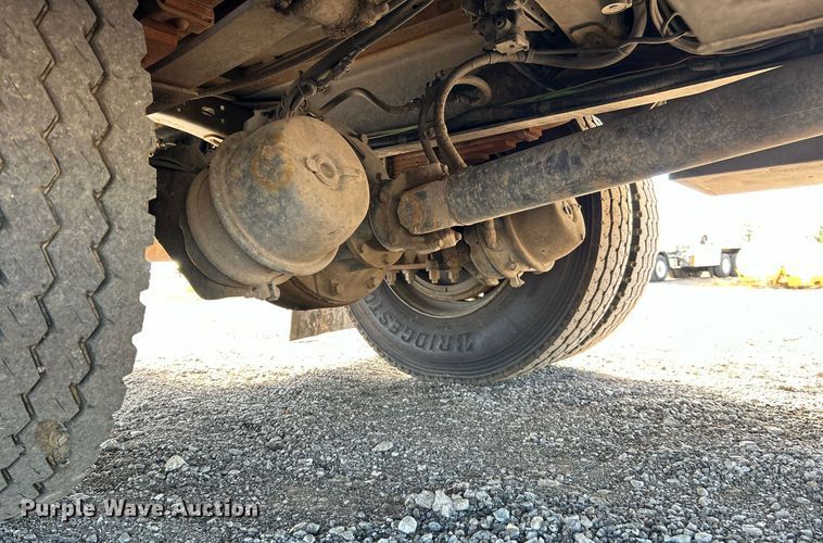 image for item KH9578 2000 Freightliner  FL70 utility / service truck