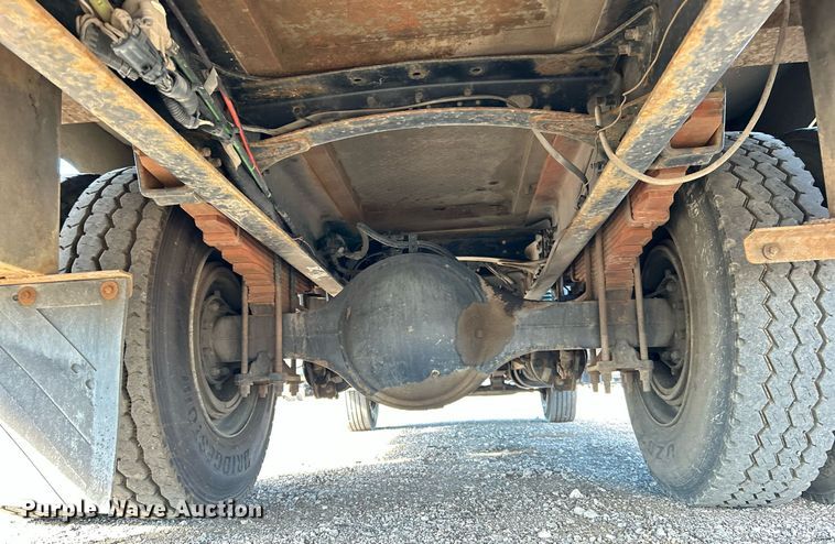 image for item KH9578 2000 Freightliner  FL70 utility / service truck