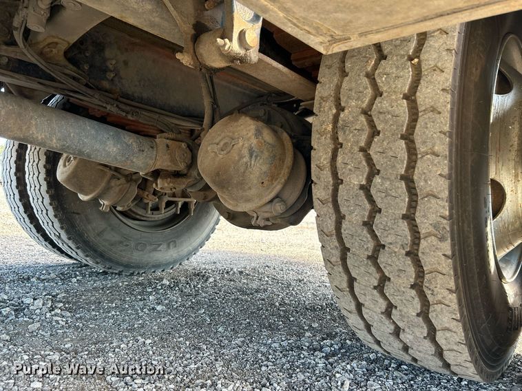 image for item KH9578 2000 Freightliner  FL70 utility / service truck