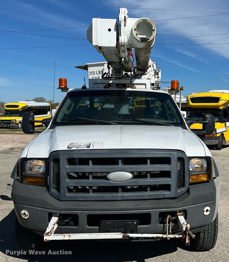 image for item KV9909 2007 Ford F550 Super Duty XL bucket truck