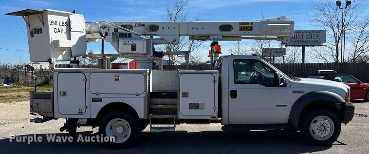 image for item KV9909 2007 Ford F550 Super Duty XL bucket truck
