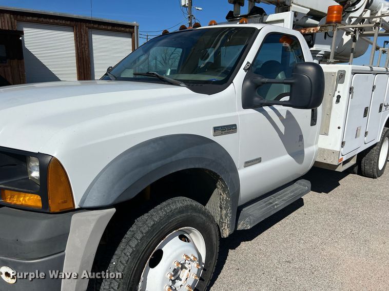 image for item KV9909 2007 Ford F550 Super Duty XL bucket truck