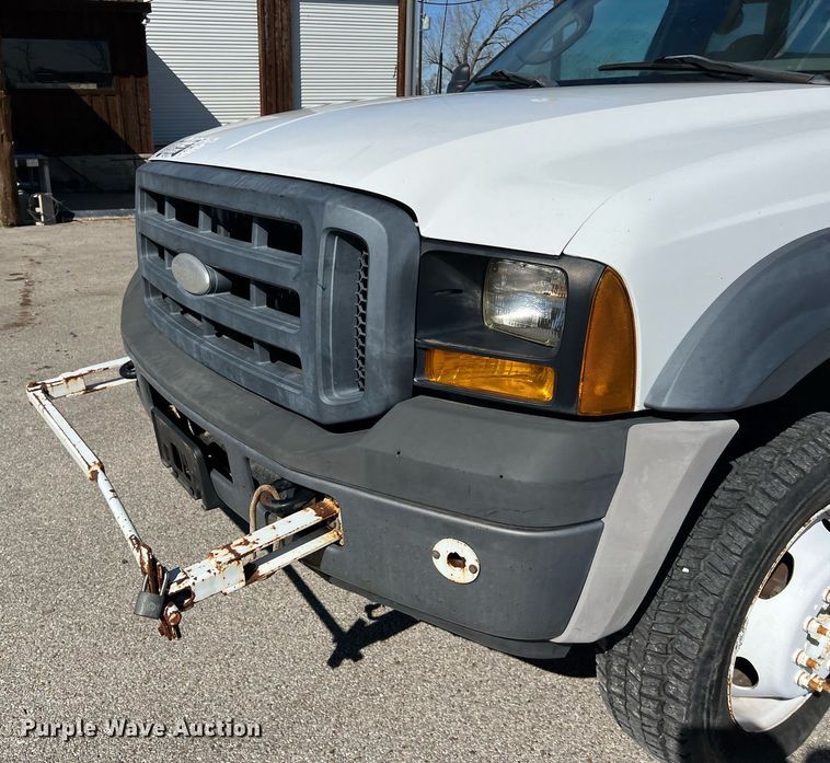 image for item KV9909 2007 Ford F550 Super Duty XL bucket truck