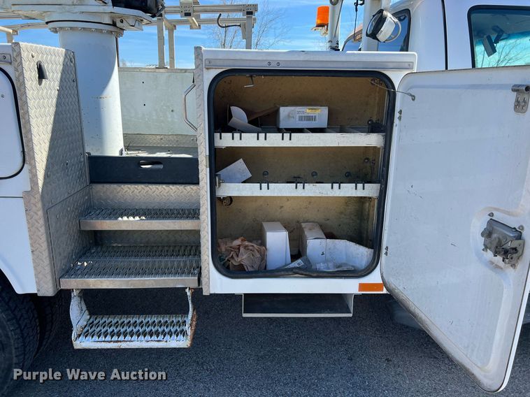 image for item KV9909 2007 Ford F550 Super Duty XL bucket truck