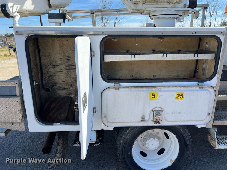 image for item KV9909 2007 Ford F550 Super Duty XL bucket truck