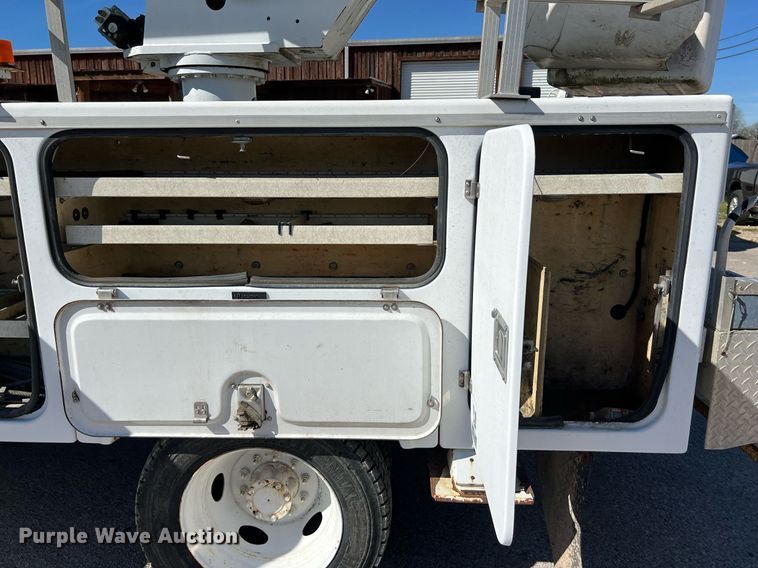 image for item KV9909 2007 Ford F550 Super Duty XL bucket truck