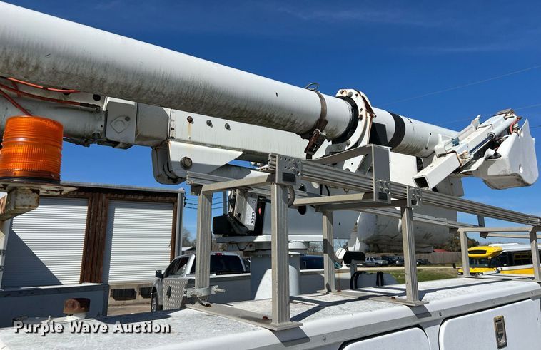 image for item KV9909 2007 Ford F550 Super Duty XL bucket truck