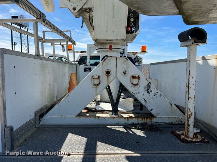 image for item KV9909 2007 Ford F550 Super Duty XL bucket truck