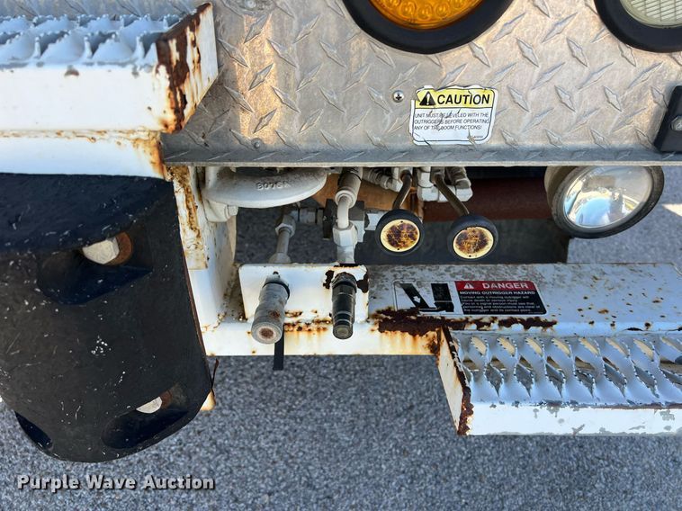 image for item KV9909 2007 Ford F550 Super Duty XL bucket truck