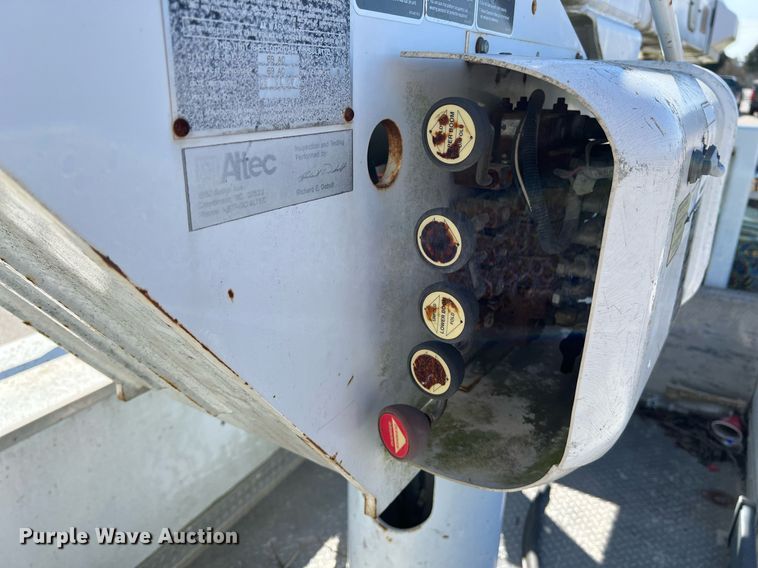 image for item KV9909 2007 Ford F550 Super Duty XL bucket truck