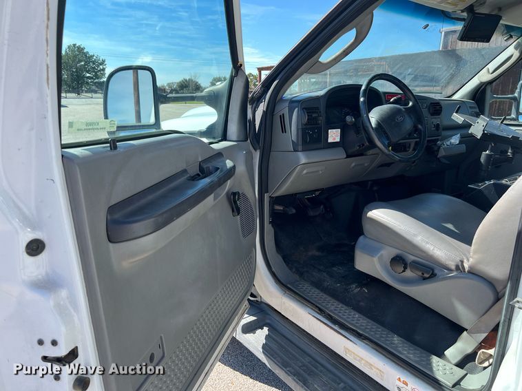 image for item KV9909 2007 Ford F550 Super Duty XL bucket truck