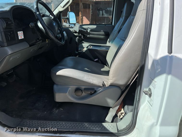 image for item KV9909 2007 Ford F550 Super Duty XL bucket truck