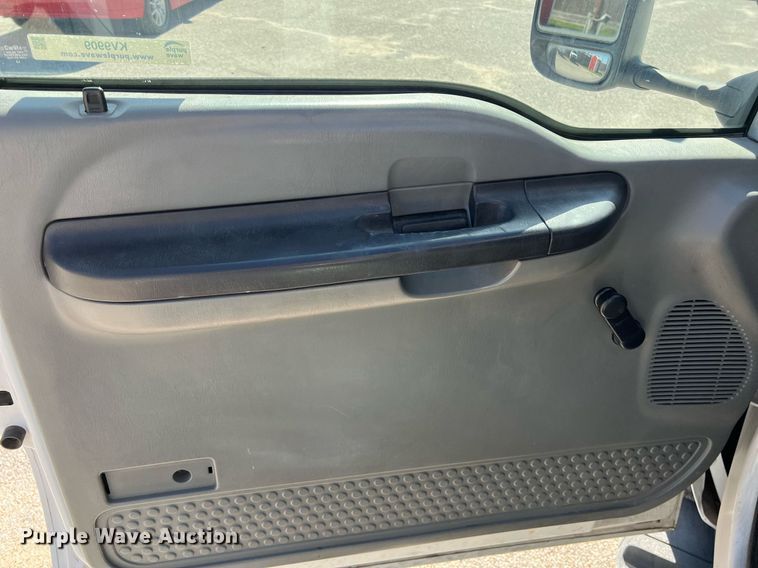 image for item KV9909 2007 Ford F550 Super Duty XL bucket truck