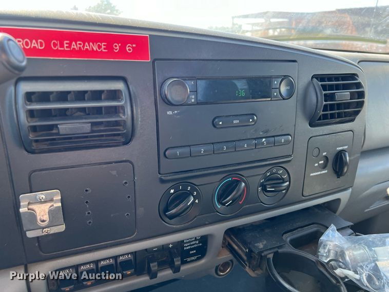 image for item KV9909 2007 Ford F550 Super Duty XL bucket truck