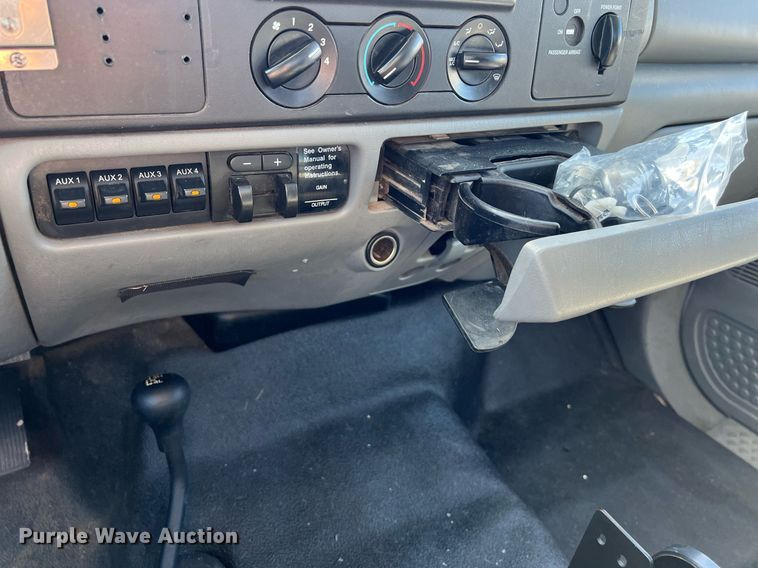 image for item KV9909 2007 Ford F550 Super Duty XL bucket truck