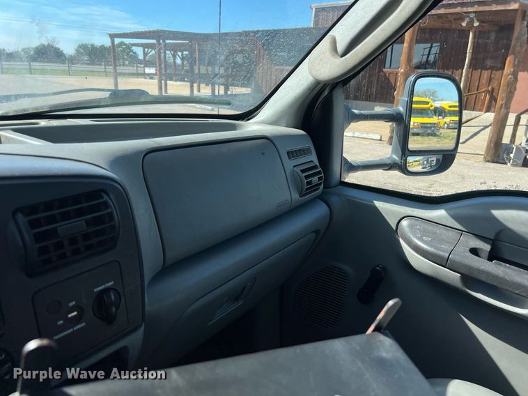 image for item KV9909 2007 Ford F550 Super Duty XL bucket truck