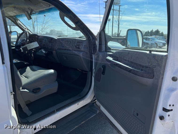 image for item KV9909 2007 Ford F550 Super Duty XL bucket truck