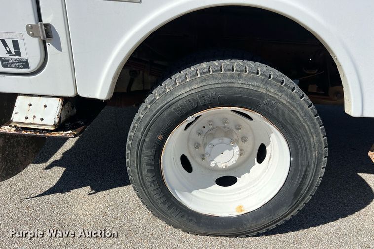 image for item KV9909 2007 Ford F550 Super Duty XL bucket truck