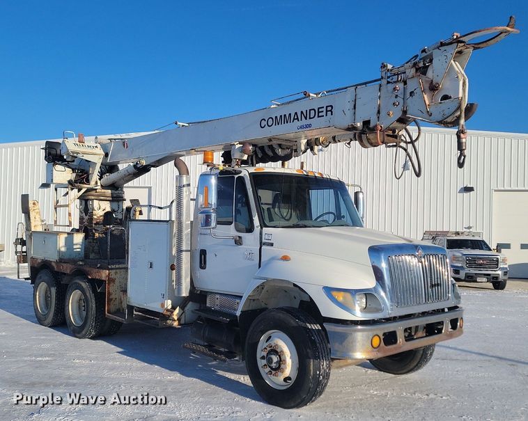 image for item LA9534 2005 International  7400 digger derrick truck