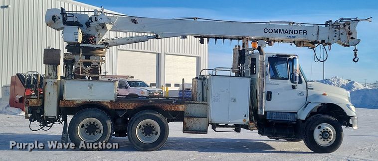 image for item LA9534 2005 International  7400 digger derrick truck