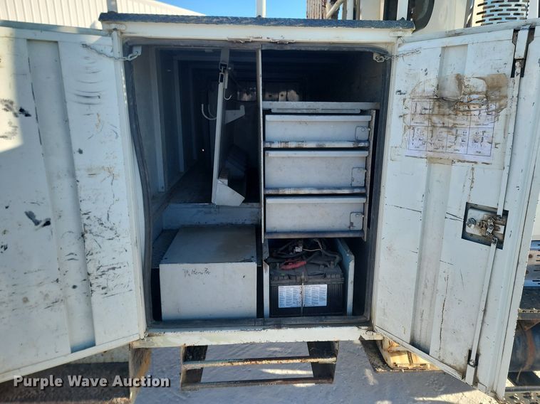 image for item LA9534 2005 International  7400 digger derrick truck