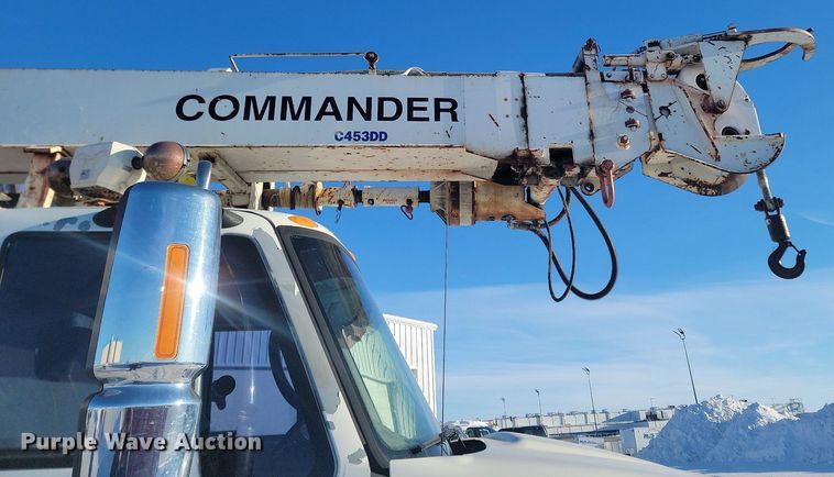 image for item LA9534 2005 International  7400 digger derrick truck